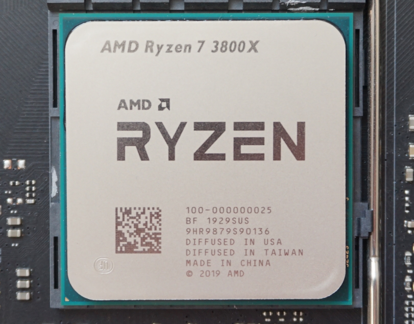 AMD-Ryzen-7-3800X.jpg
